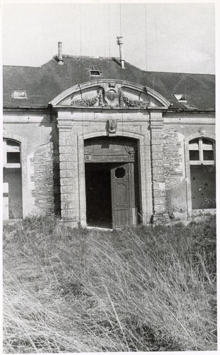 façade ouest, porche d’accès sur la cour d’honneur