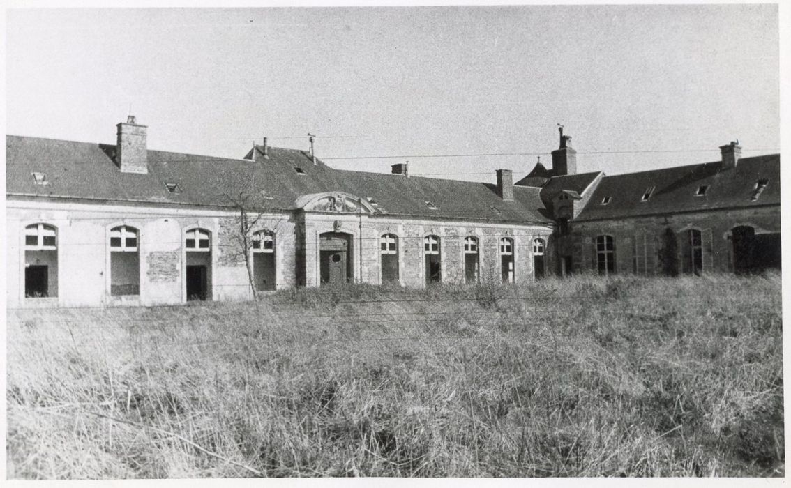 aile est, façade ouest sur la cour d’honneur