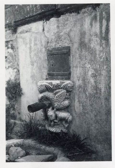 chapiteau transformé en borne fontaine