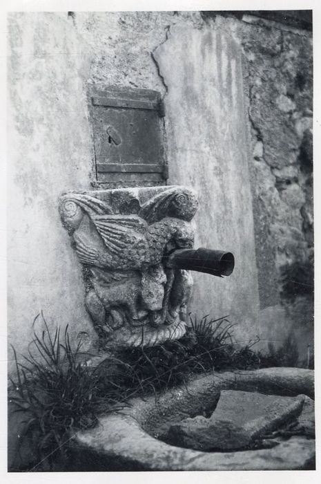 chapiteau transformé en borne fontaine