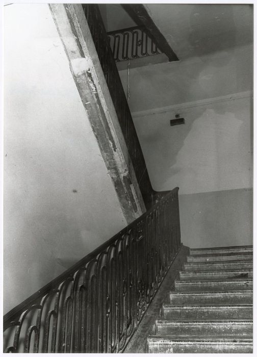 aile ouest, vue partielle de l’escalier