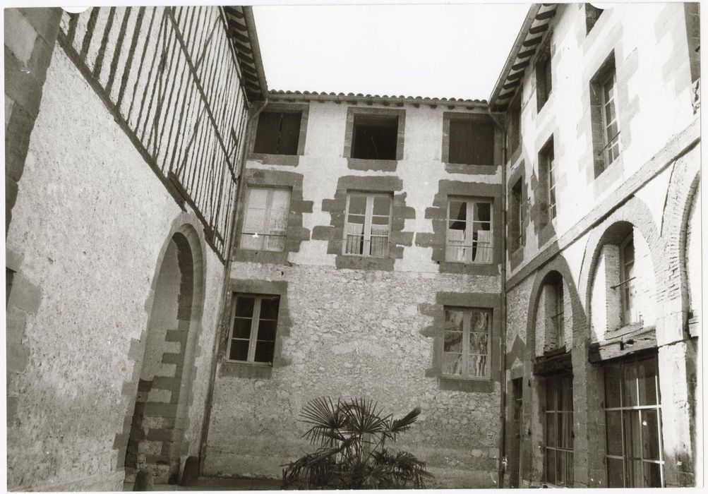 cour de l’abbé, façades sud, est et nord