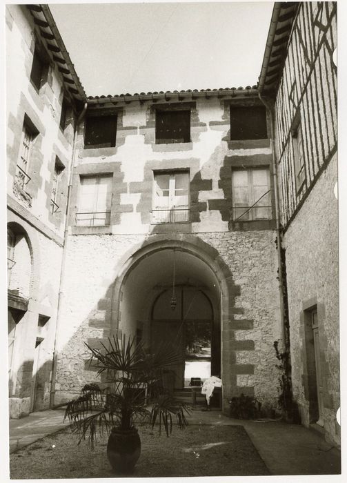 cour de l’abbé, façade ouest