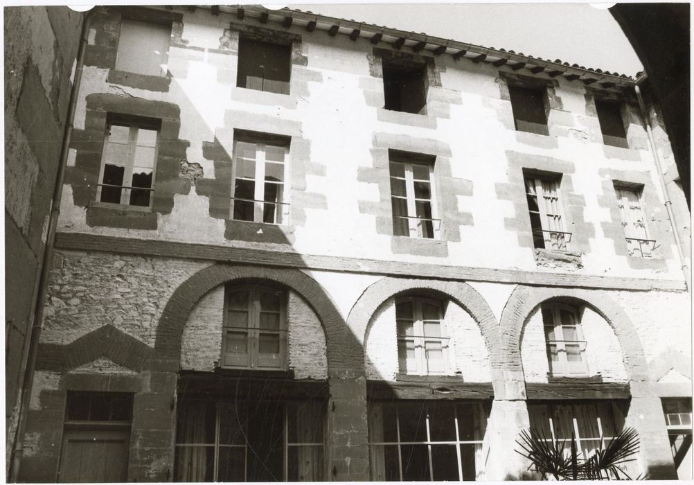 cour de l’abbé, façade sud