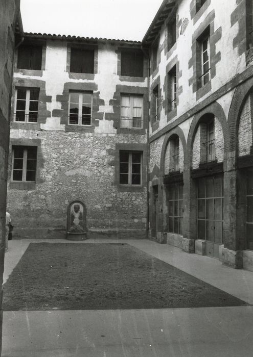 cour de l’abbé, façades est et sud