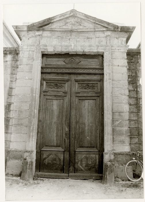 portail d’accès à la cour d’honneur depuis la cour d’entrée