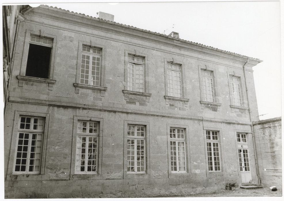 cour d’honneur, aile ouest, façade est