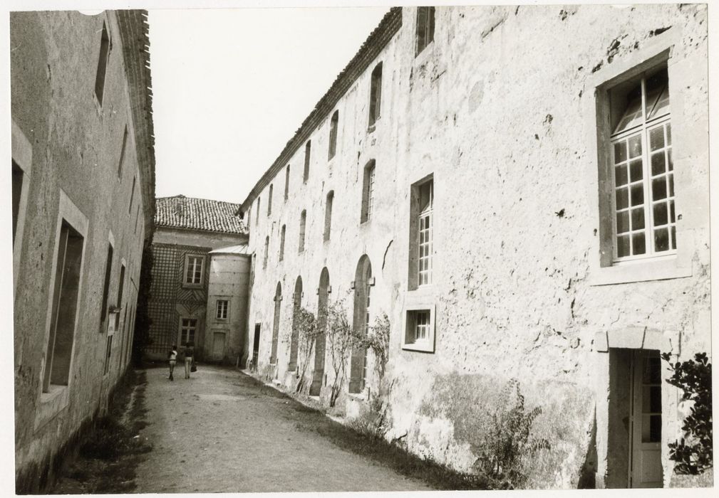 cour des Arts, façades sud, est et nord