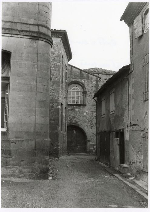 façades nord sur la rue du Clocher