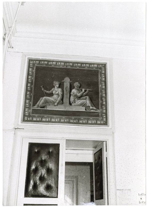 économat, détail d’un dessus-de-porte