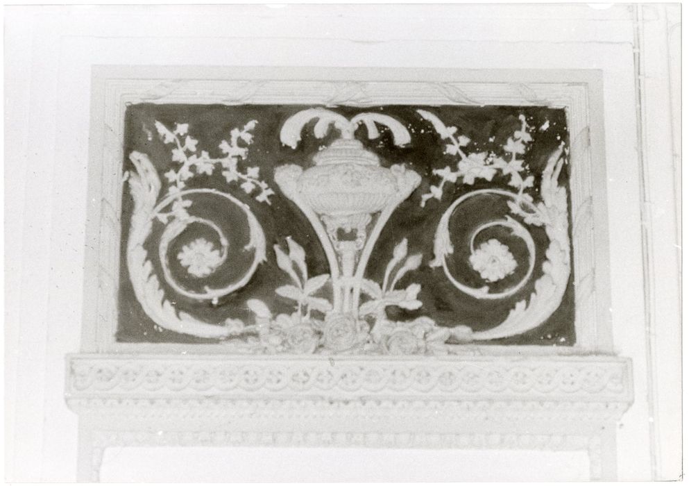 économat, détail d’un dessus-de-porte