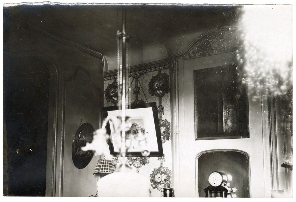 cabinet de travail, vue partielle du décor