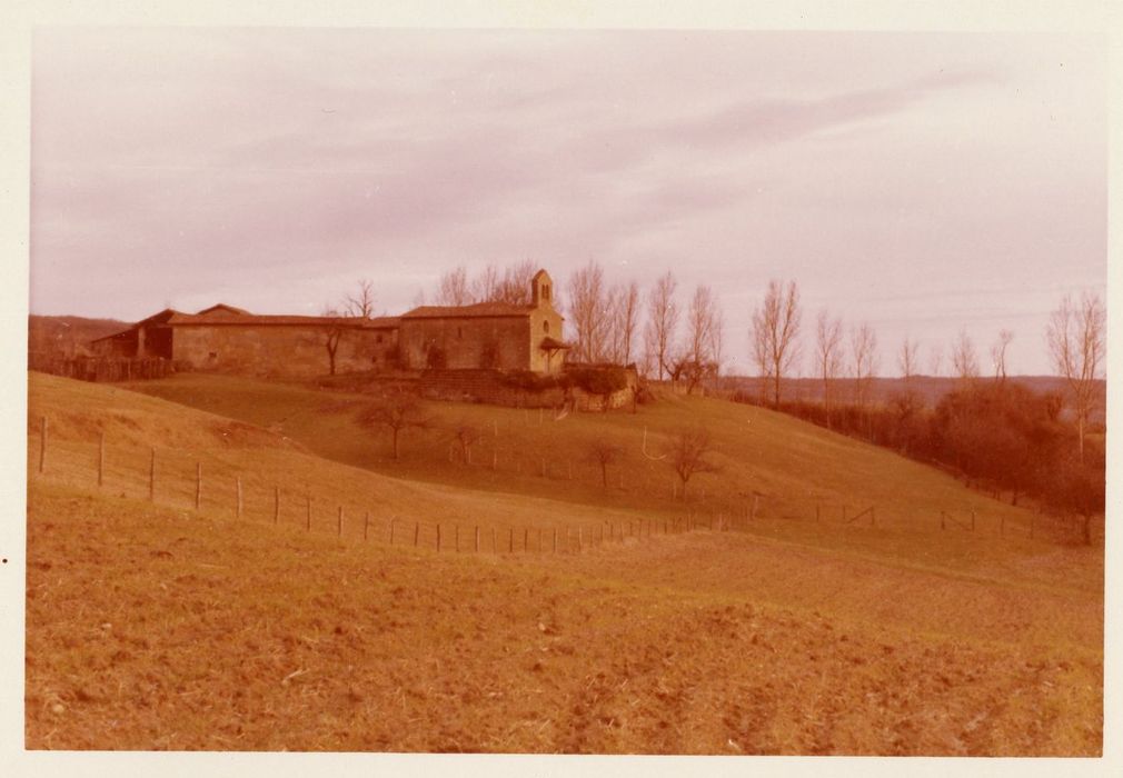 vue générale de la chapelle dans son environnement depuis le Nord-Ouest