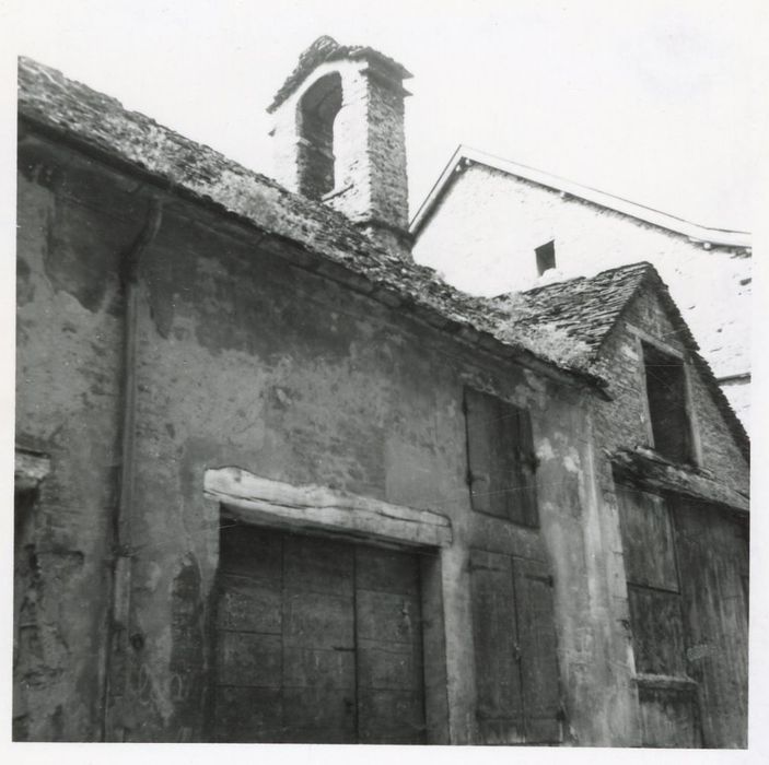 façade latérale sur rue