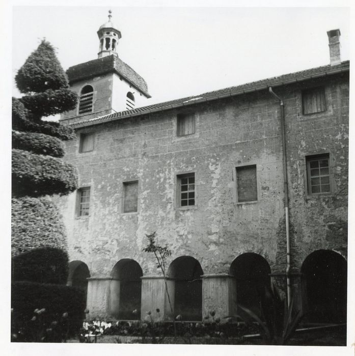 cloître, aile sud, façade nord