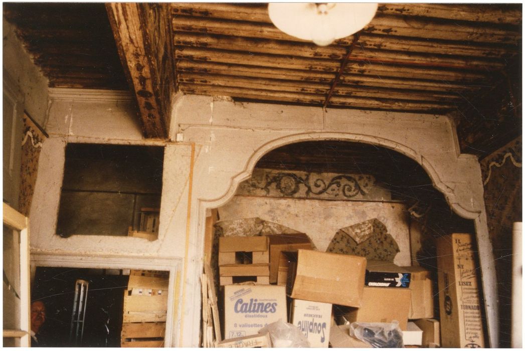 rez-de-chaussée, chambre à alcôve, vue partielle des lambris de revêtement