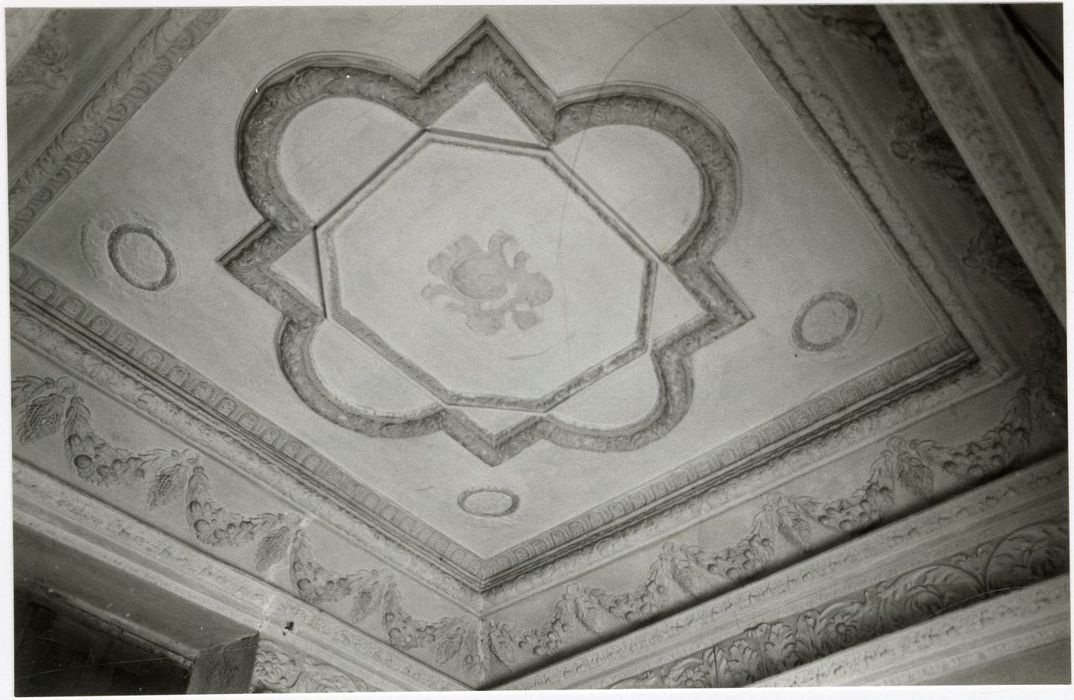 1er étage, cabinet voisin de la chambre de l’abbesse, vue partielle du plafond