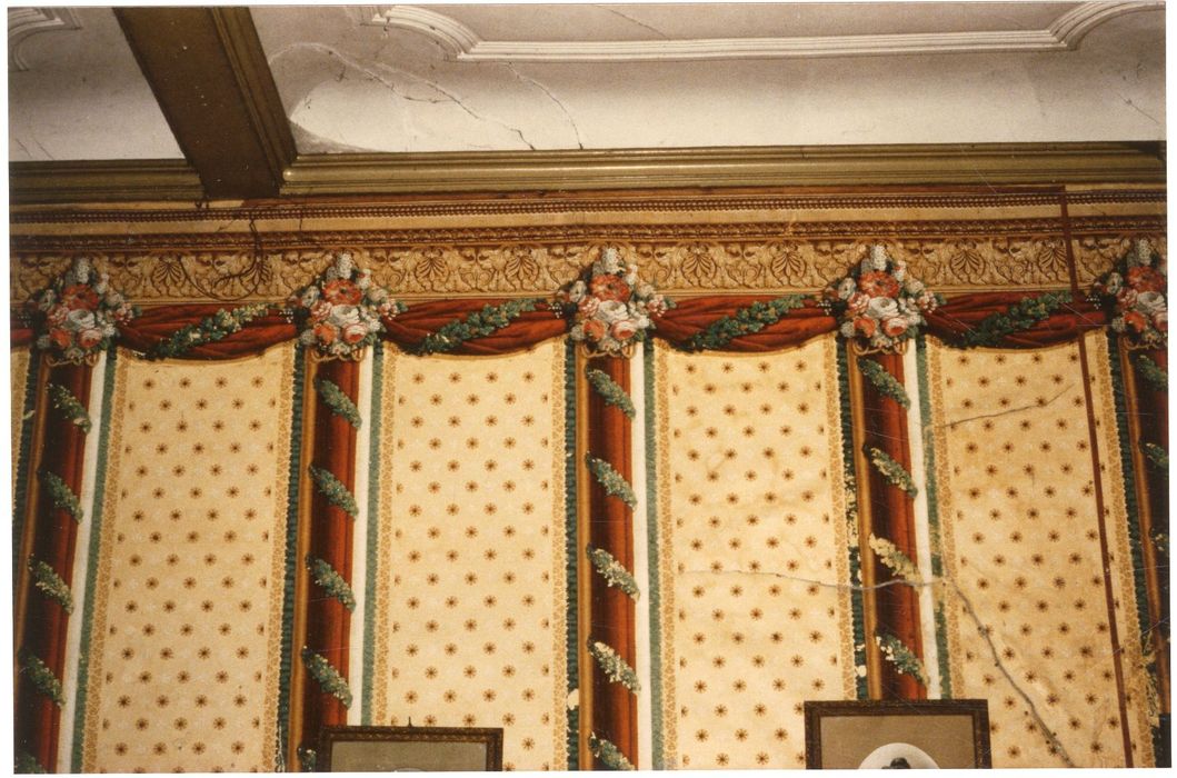 1er étage, chambre, vue partielle du papier peint