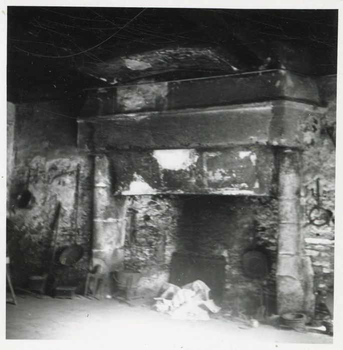 pièce non localisée, cheminée monumentale