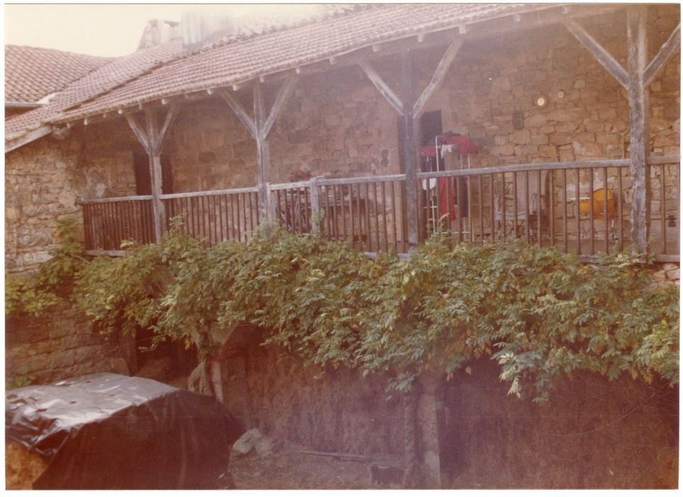 cour intérieure, façade nord-est, galerie