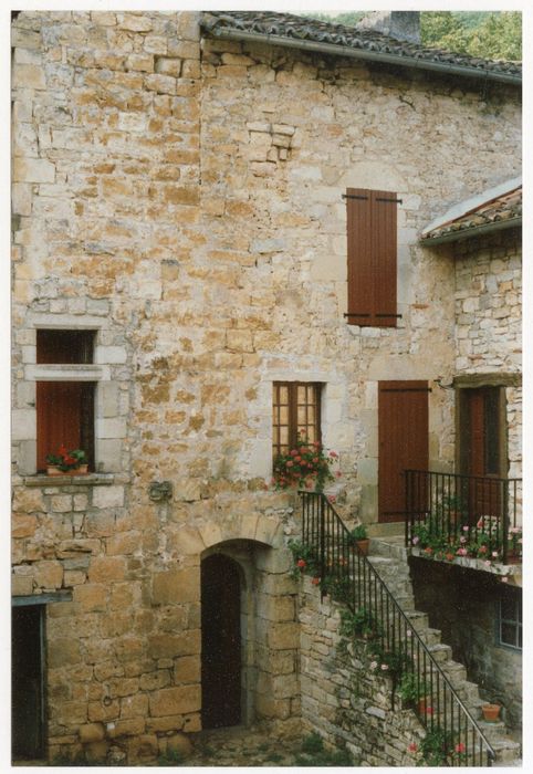 façade sud-est sur la cour intérieure, vue partielle