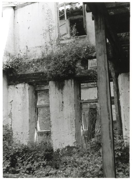 vestiges du 1er étage de l’aile sur rue