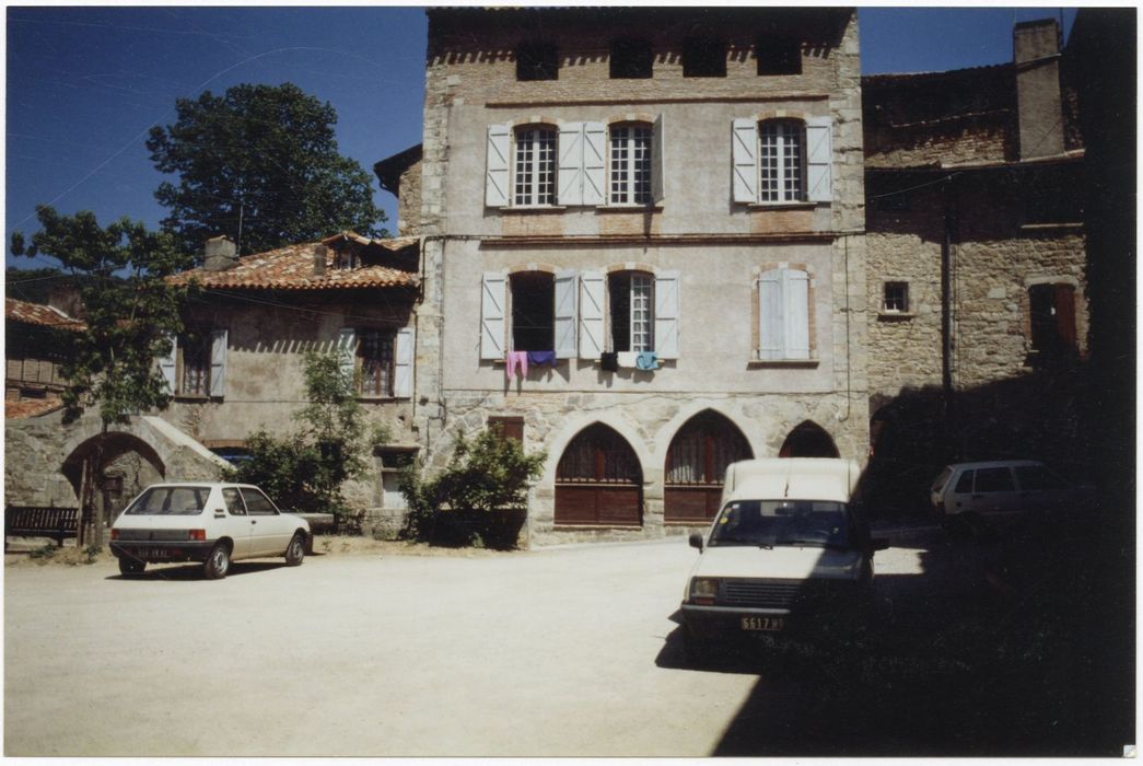 façades est sur la rue Cayssac, en haut à droite, le grenier derrière la maison Robert
