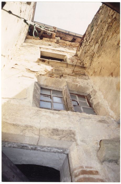 façade sud sur le passage, vue partielle