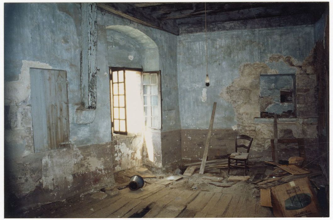 2e étage, murs sud et ouest