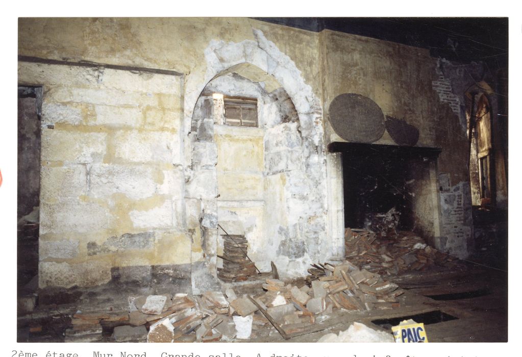 2e étage, grande salle, mur nord