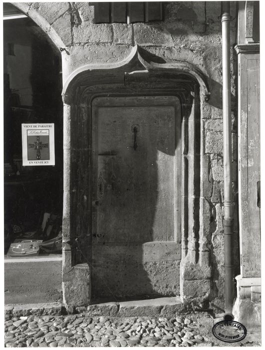 porte d’accès sur rue