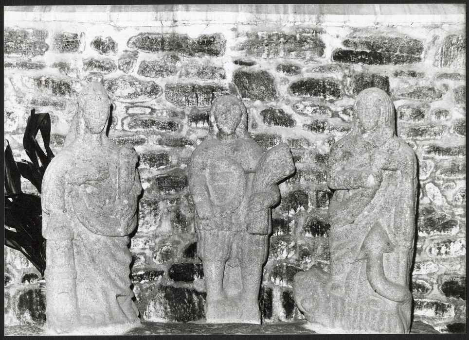 statues : Saint Isidore, sainte Barbe, sainte Marguerite
