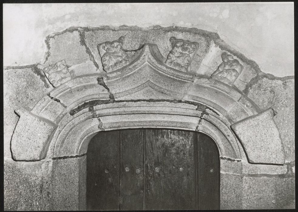 porte d’accès au clocher, détail du linteau