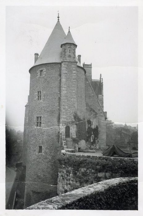 grosse tour à l’extrémité sud