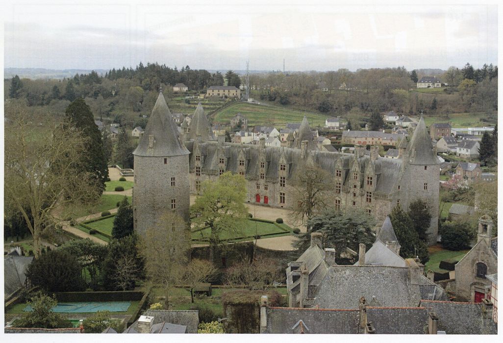 vue générale du château depuis le clocher de l’église Notre-Dame-du-Roncier au nord (photocopie numérisée)