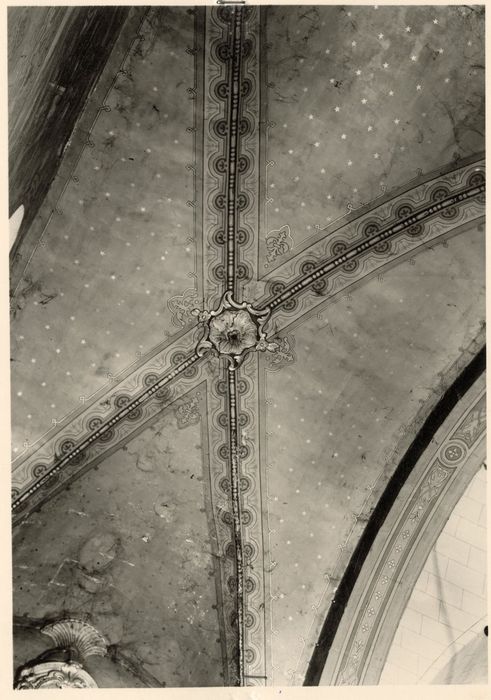 détail d’une clef de voûte armoriée