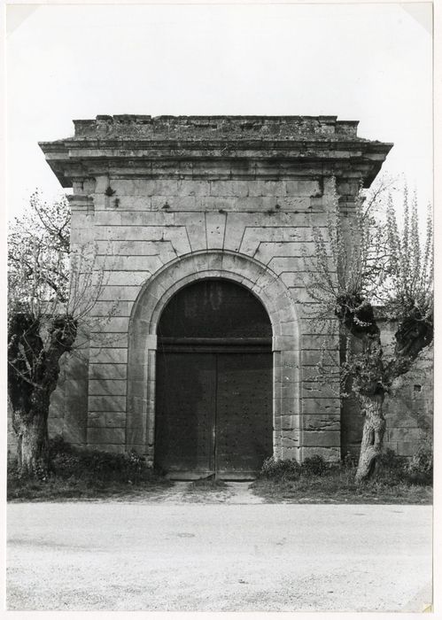 portail d’accès, élévation nord-est