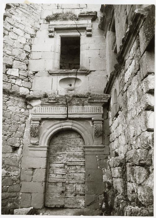 façade sud-est, porte d’accès