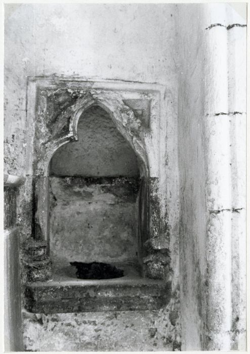 collatéral nord, détail de la piscine