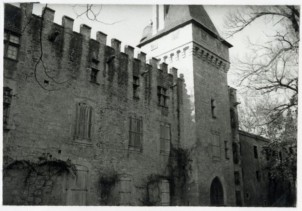 aile est, façade est, vue partielle