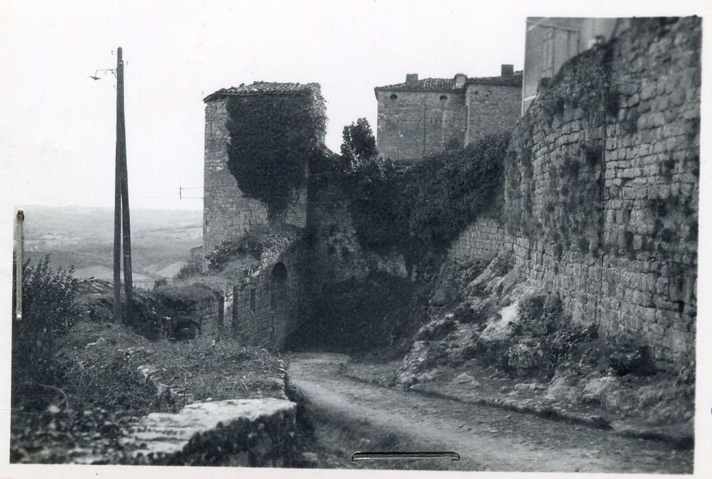 vue partielle des remparts
