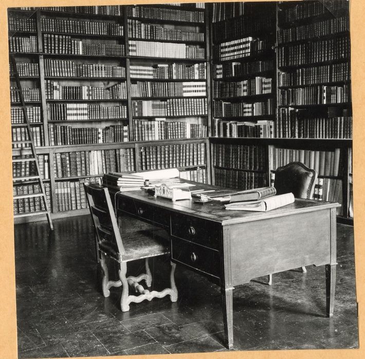 bureau, vue partielle