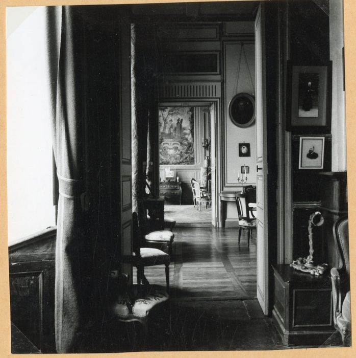 pièces en enfilade, vue partielle