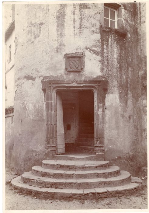 tourelle d’escalier, porte d’accès