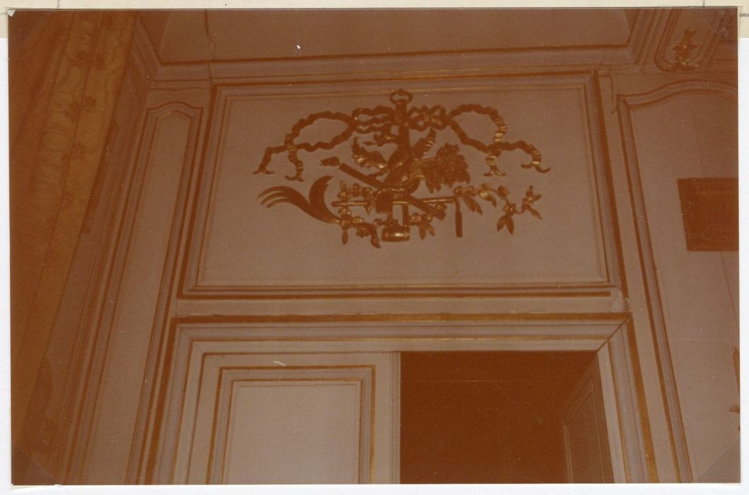 salon, détail d’un dessus-de-porte