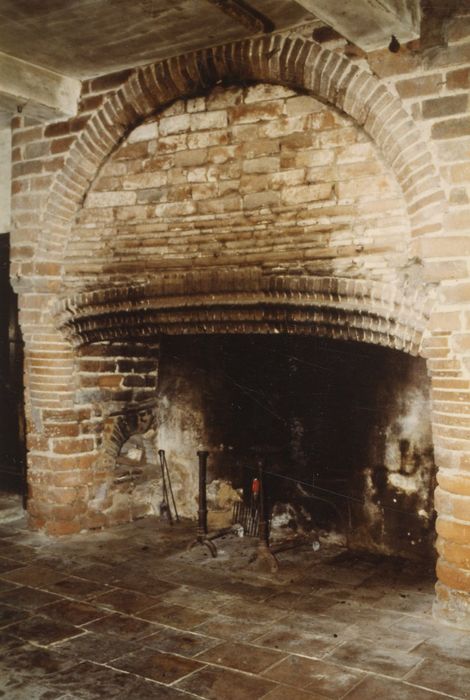 aile sud, cheminée monumentale