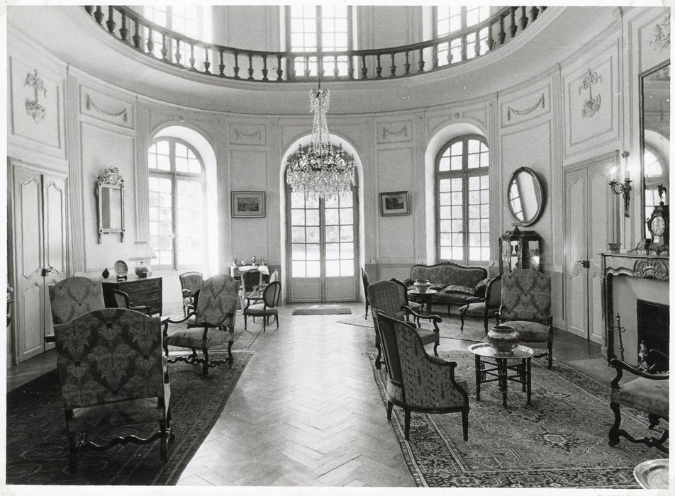 salon, vue partielle des décors
