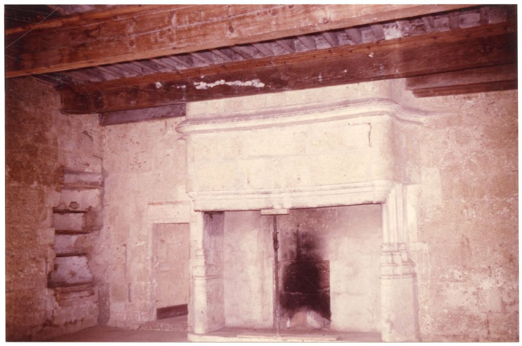 1er étage, cheminée monumentale