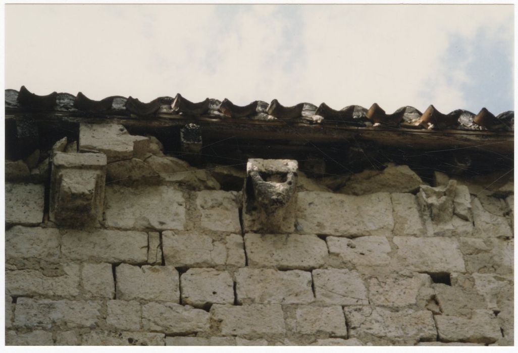 façade latérale sud, détail d’un modillon