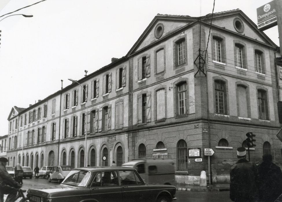 façade sur la rue du Docteur Alibert, à gauche partie destinée à la démolition